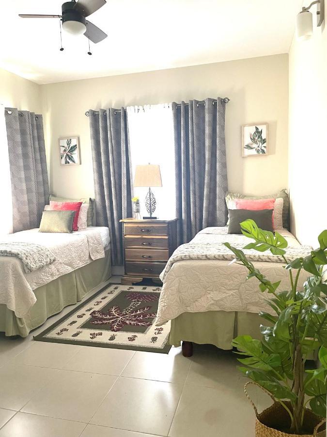 Seashore Vacation Home, Oceanpointe, Lucea, Jamaica Extérieur photo