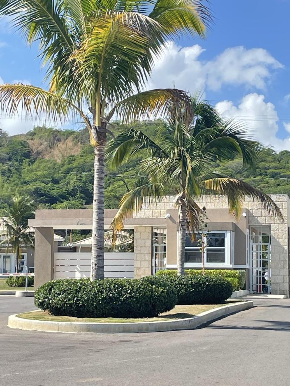 Seashore Vacation Home, Oceanpointe, Lucea, Jamaica Extérieur photo